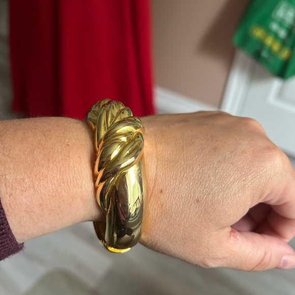 4/$50 gold abstract art bangle bracelet 7 inches ❤️ - Picture 4 of 8